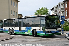 Swebus_4209_Falkenberg_station_20060519